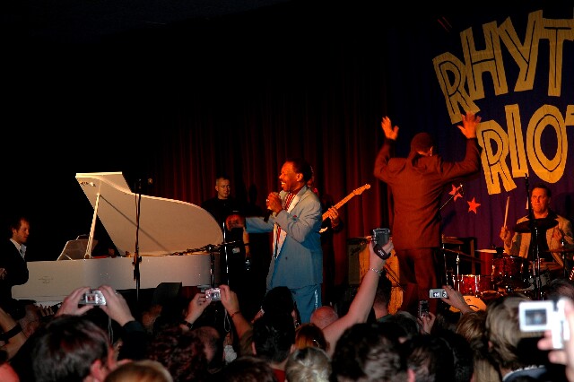 min 2006 11 25 riot 673